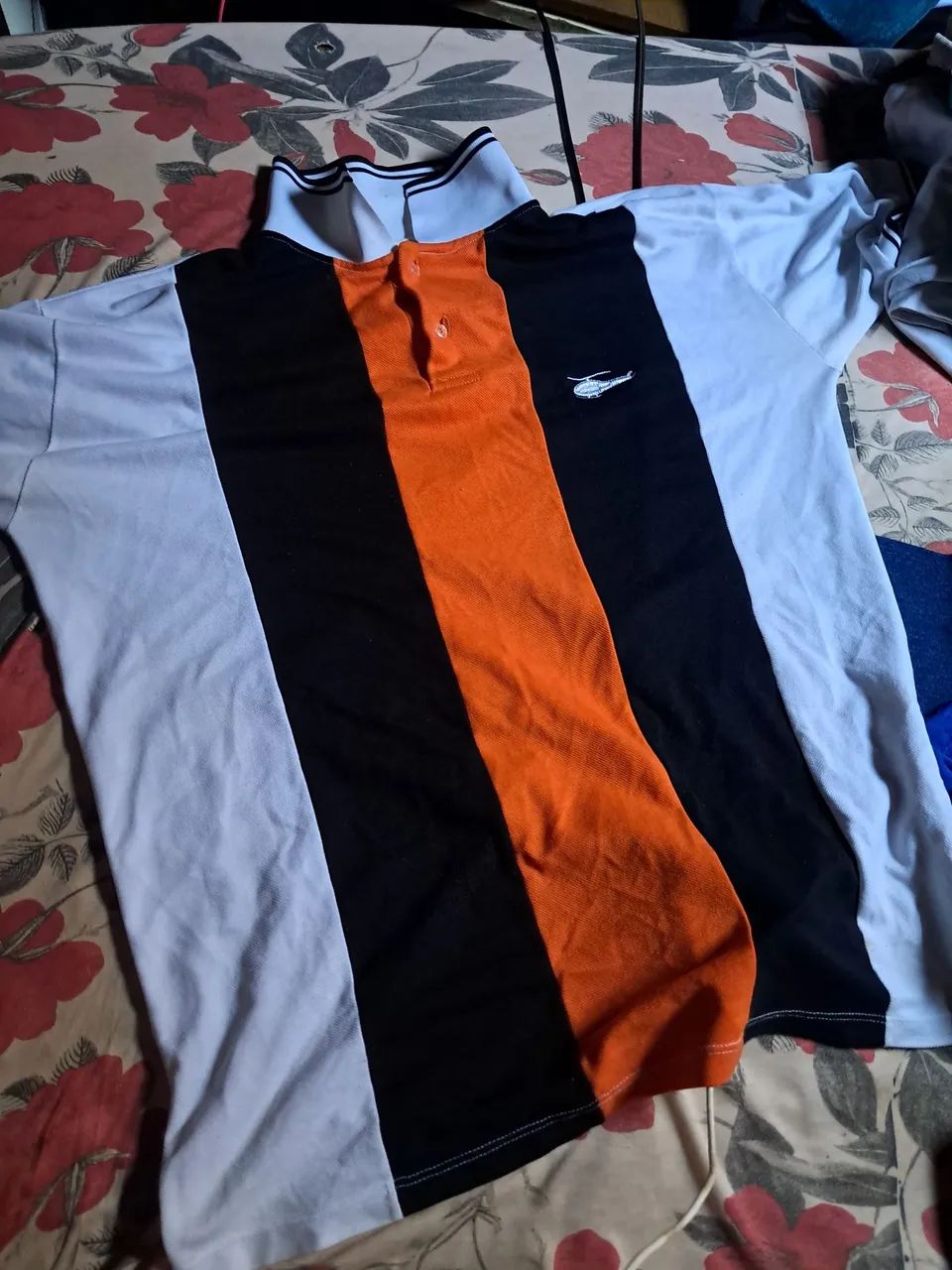VENDO UMA CAMISA COM 2 DIAS USADA. CHEGA * - Foto 2