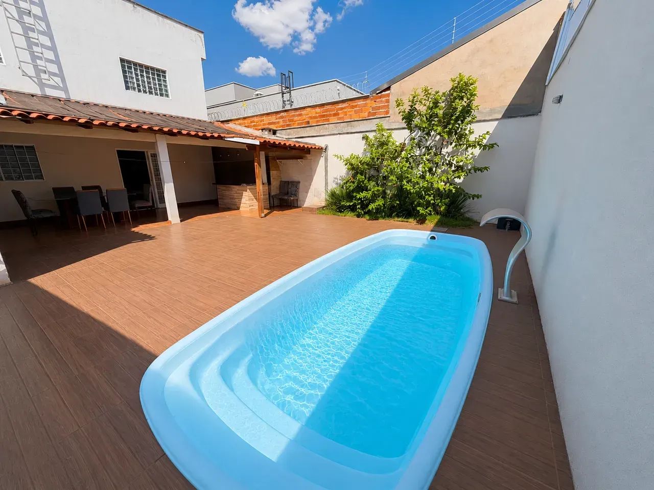 Sobrado 4 suítes, área gourmet e piscina aquecida