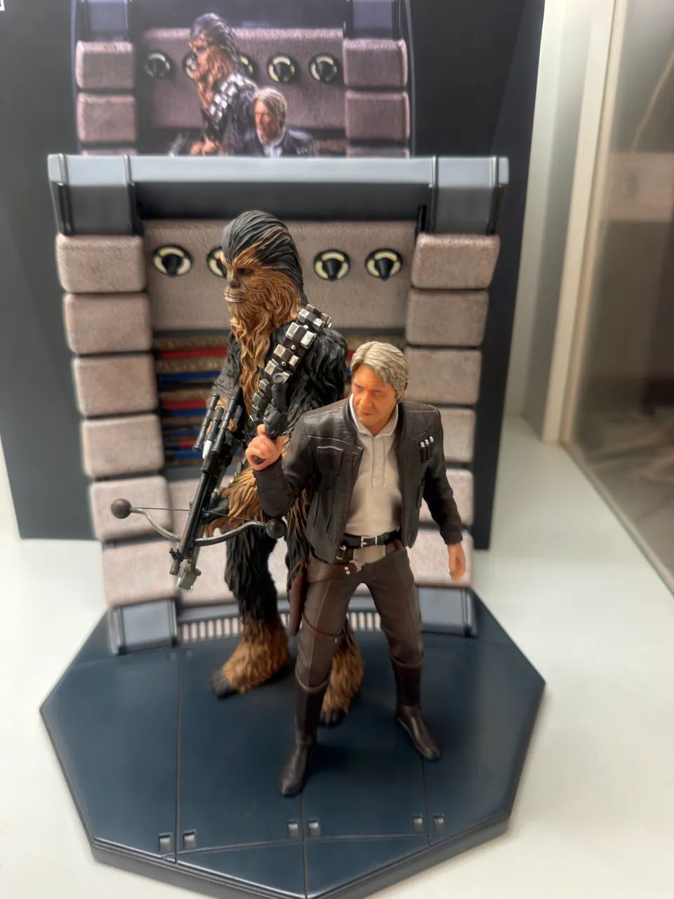 Han Solo e Chewbacca - Iron Studios - CCXP - Perfeito - Na caixa!  - Foto 2