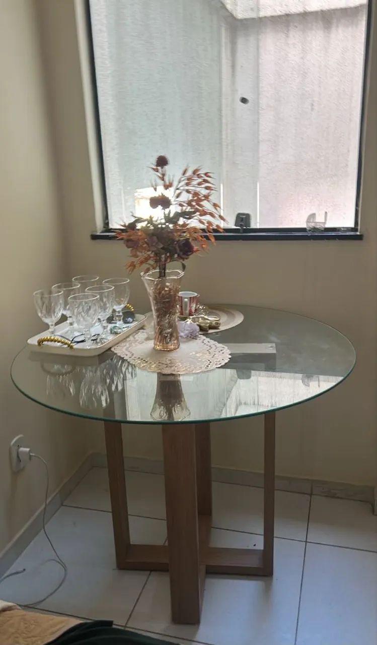 Vendo Mesa tampo de Vidro, ótima condições, 