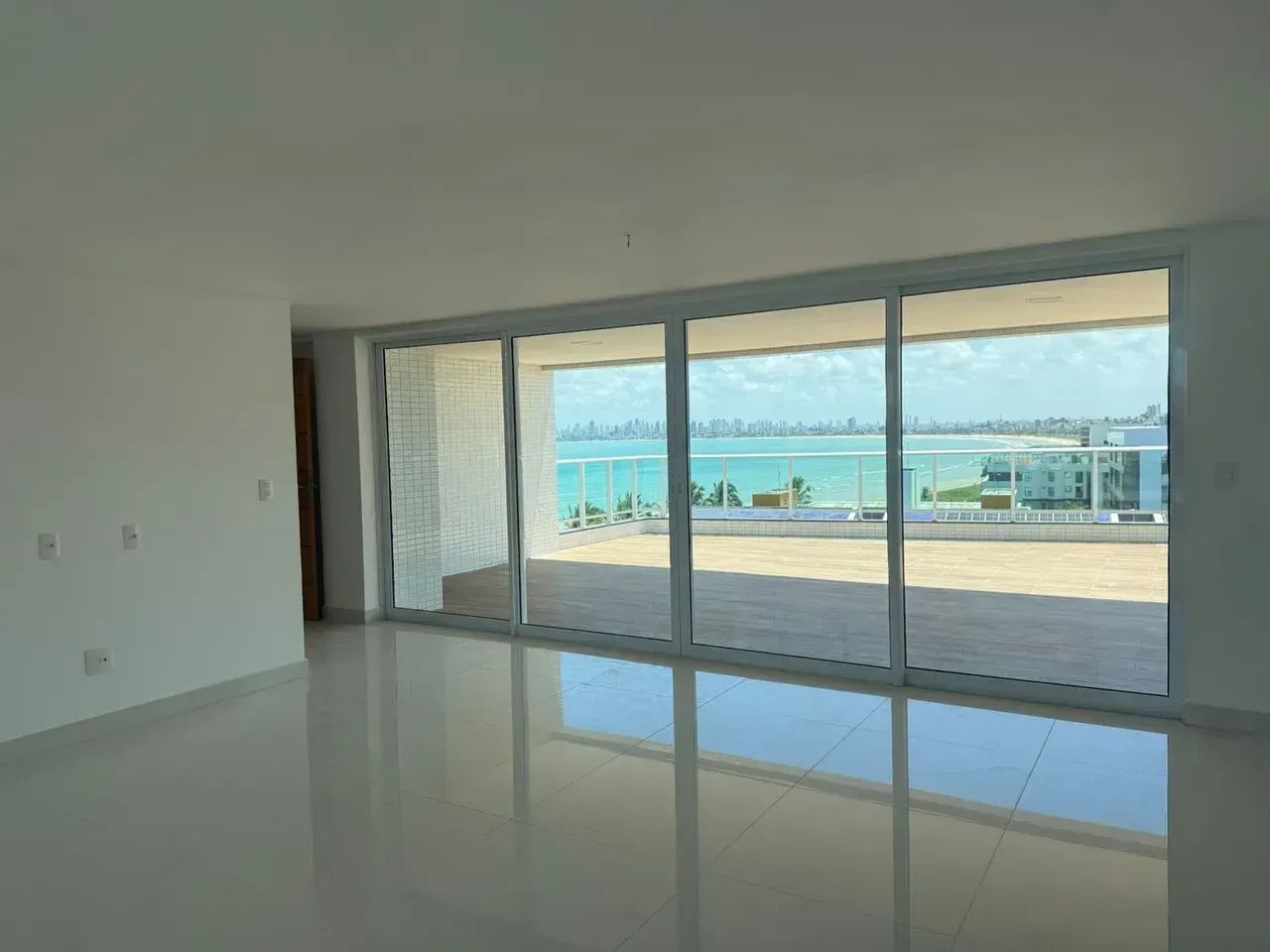 Imóvel para venda possui 375 metros quadrados com 3 quartos em Intermares - Cabedelo - PB