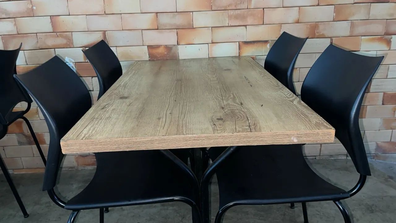 Vendo jogo de mesa e cadeira (marca Aramuni) - Foto 2