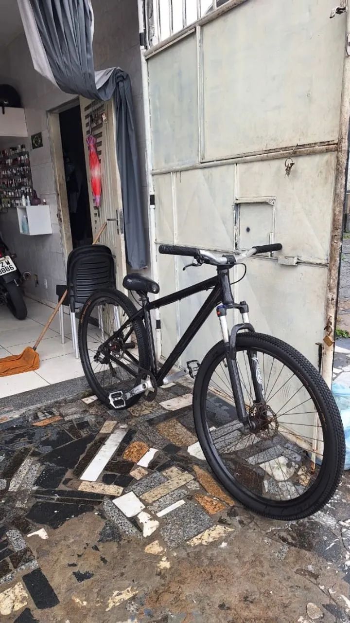 Vende-se bicleta aro 29 em perfeito estado com freio a disco  - Foto 3
