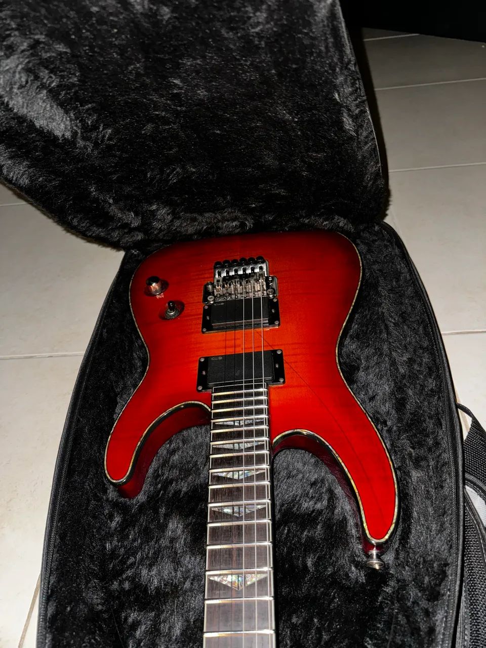 Guitarra Charvel Desolation Soloist DX-1 FR - Instrumentos
