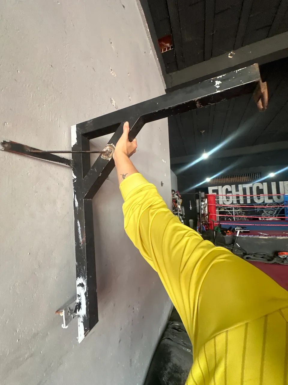 Suporte de parede para saco de pancada - Foto 2