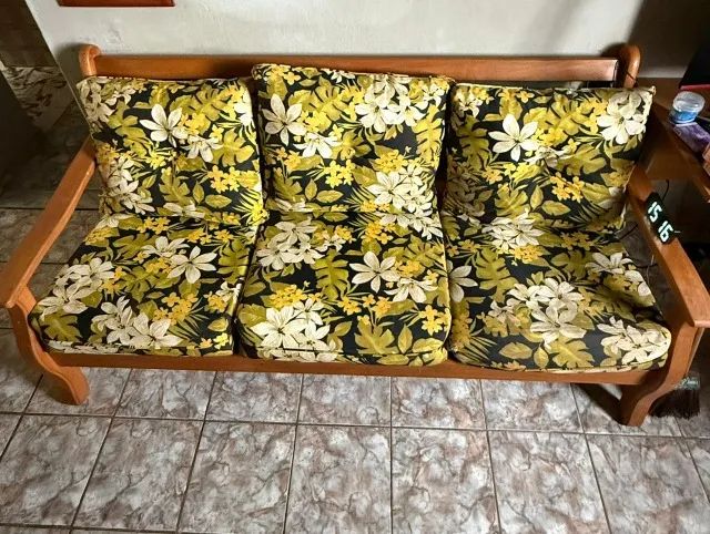 Sofá de madeira maciça 3 lugares  - Foto 5