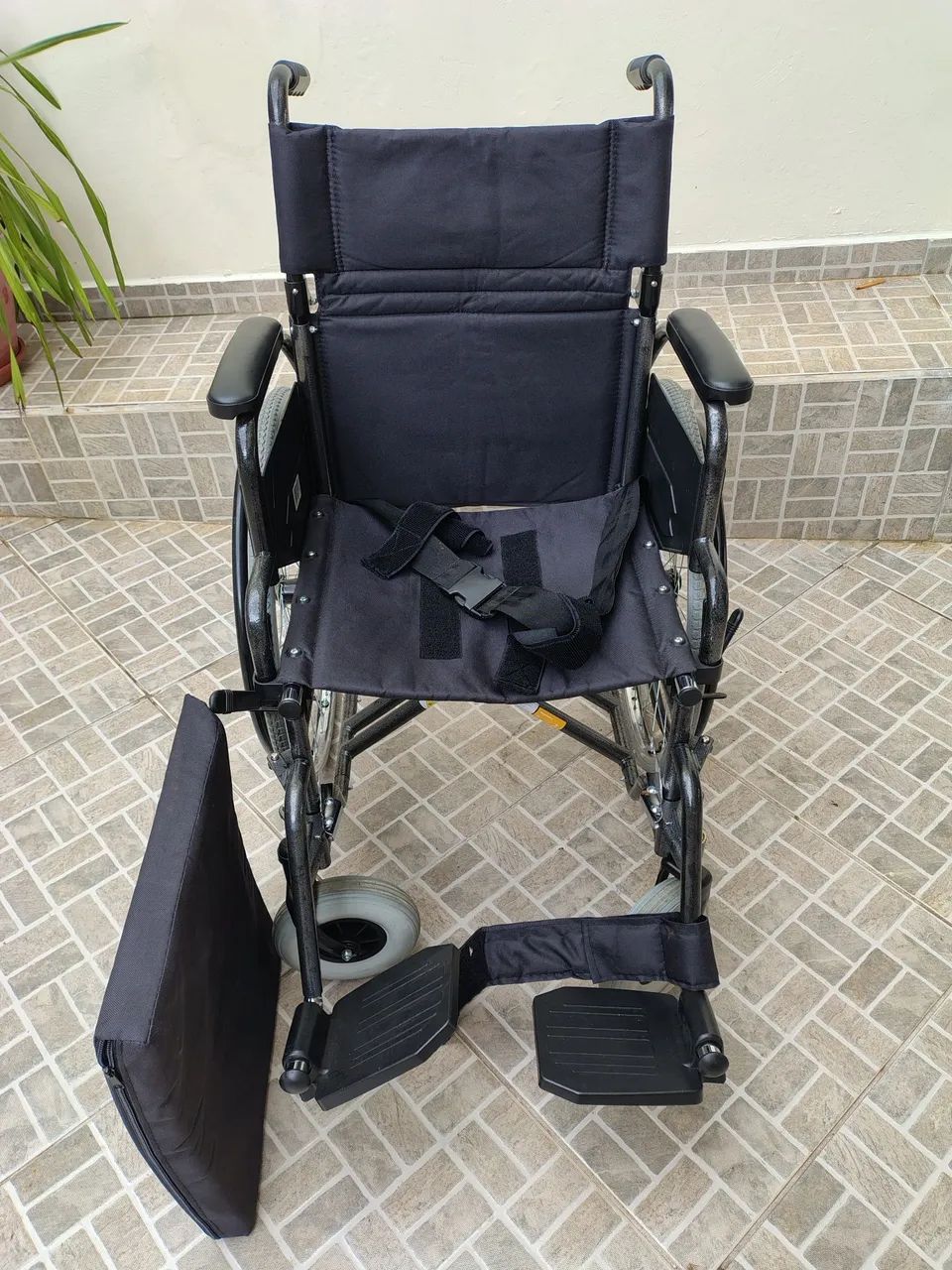 Cadeira de rodas em perfeito estado  - Foto 2
