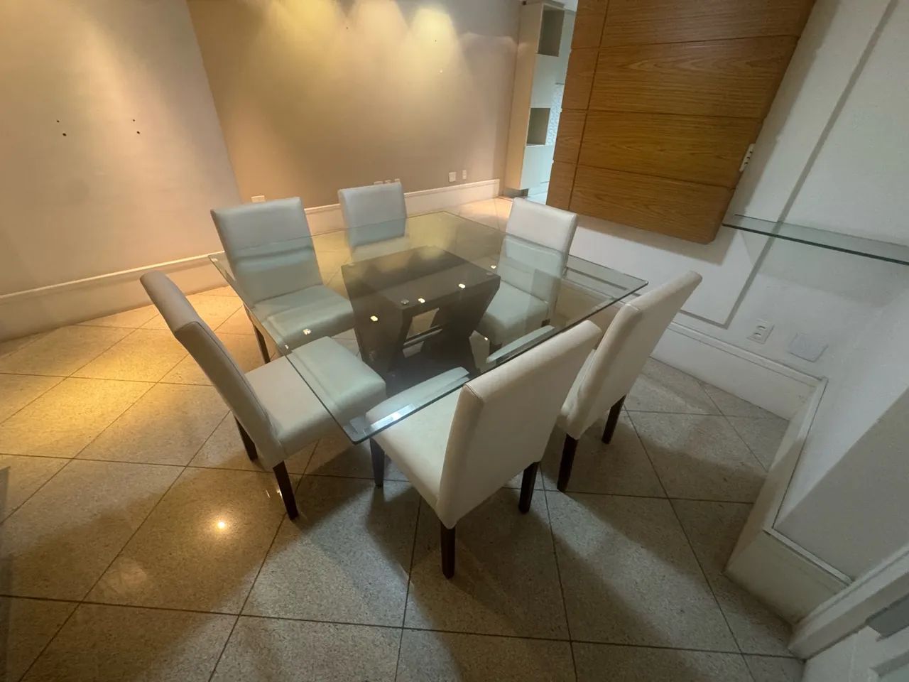 Mesa de Jantar com cadeiras - 6 lugares 