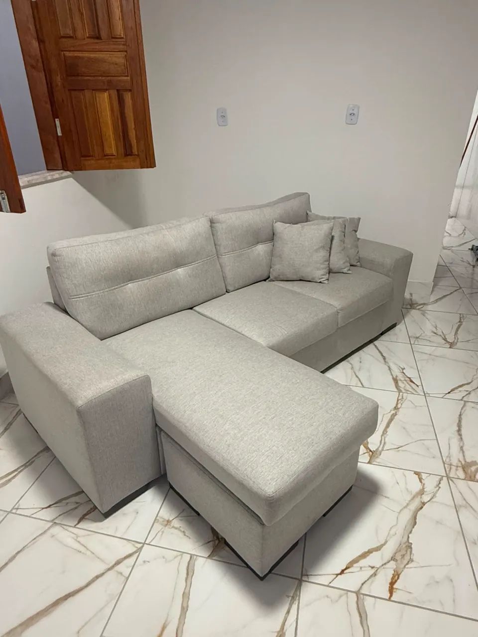 Sofá 2 Lugares com Puff Embutido - Linho Cinza | Novo - Foto 2