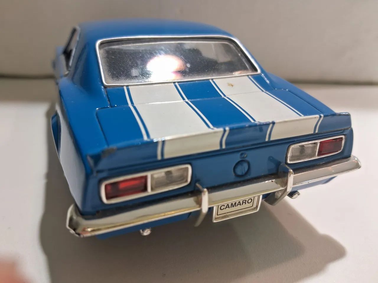Miniatura Chevy Camaro Z28 Azul escala 1.24 - Foto 5