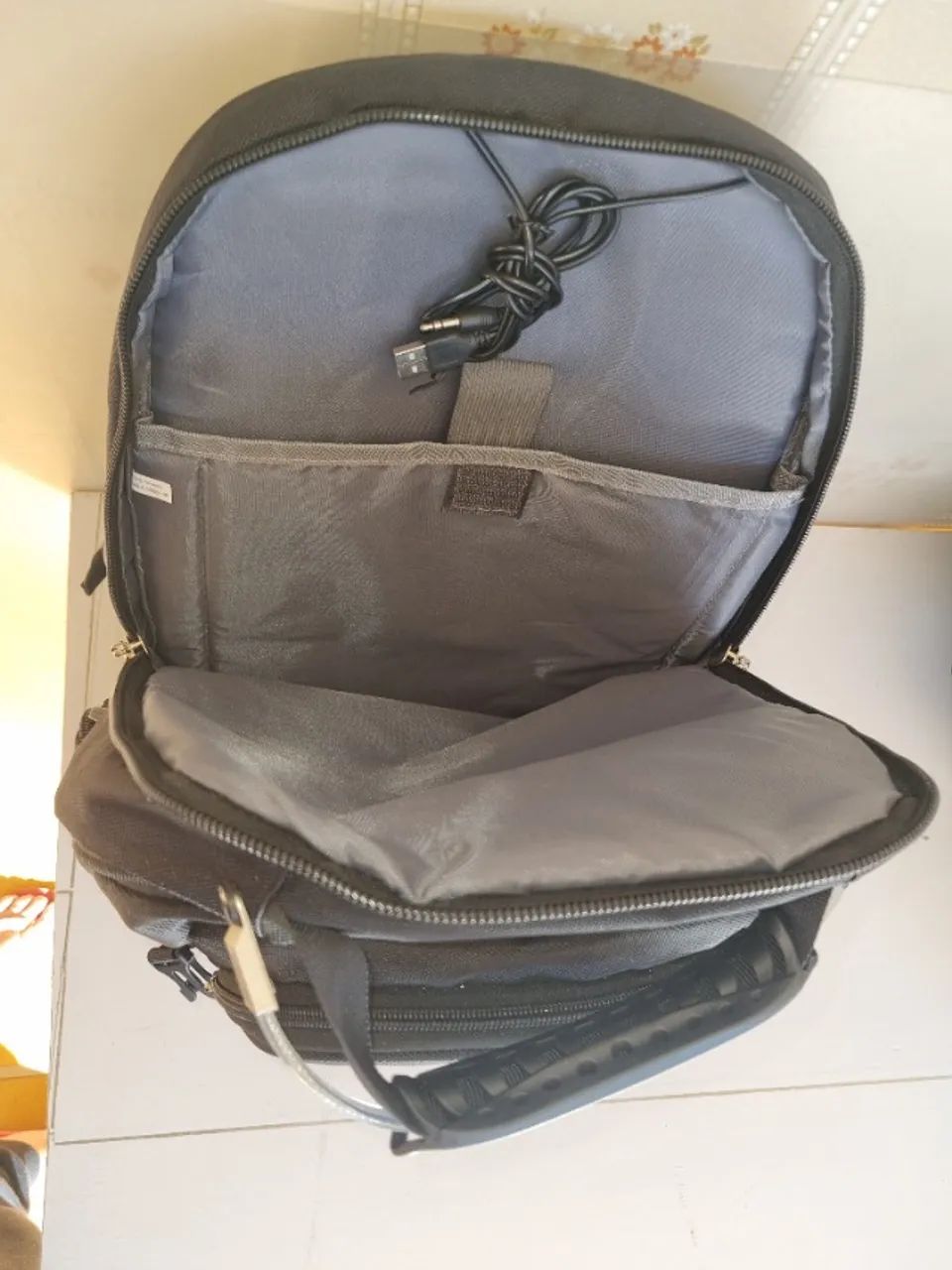 Mochila Executiva Notebook Reforçada Saída Cabo USB - Foto 3