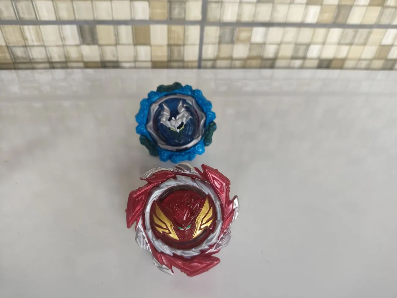 Beyblades: Savior Valkyrie + Gilded Nêmesis N7 - Foto 2