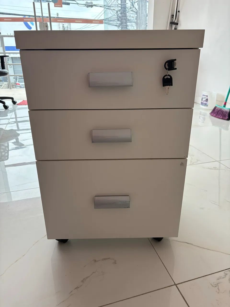 Cadeiras PVC, pés de metal ! Flex móveis  - Foto 5
