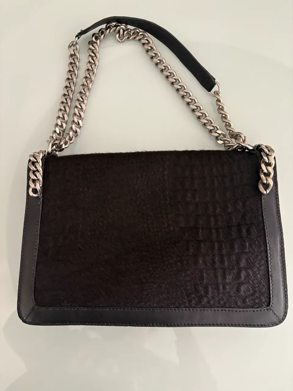 Bolsa Lelis Blanc de couro legítimo e pelo preta  - Foto 2