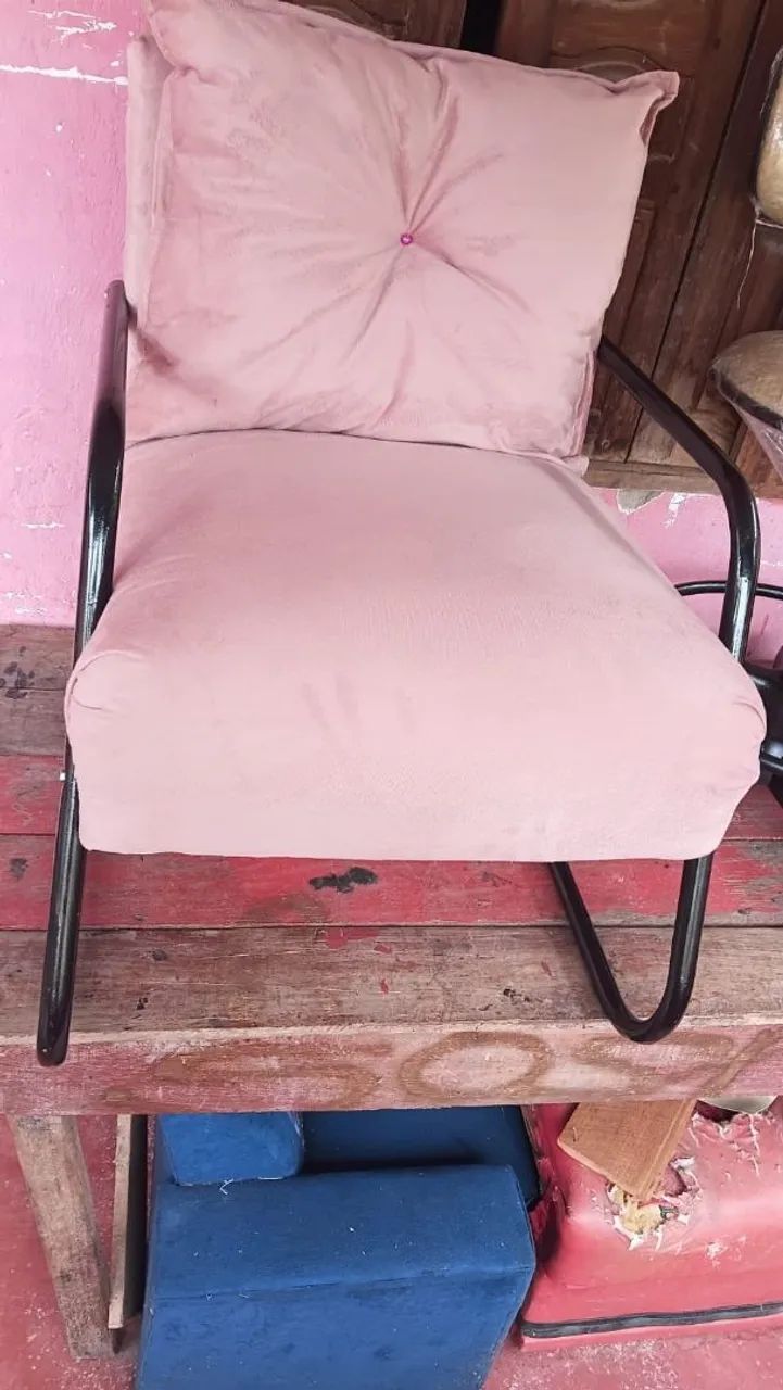 POLTRONA E MESA DE ESCRITÓRIO - Foto 4