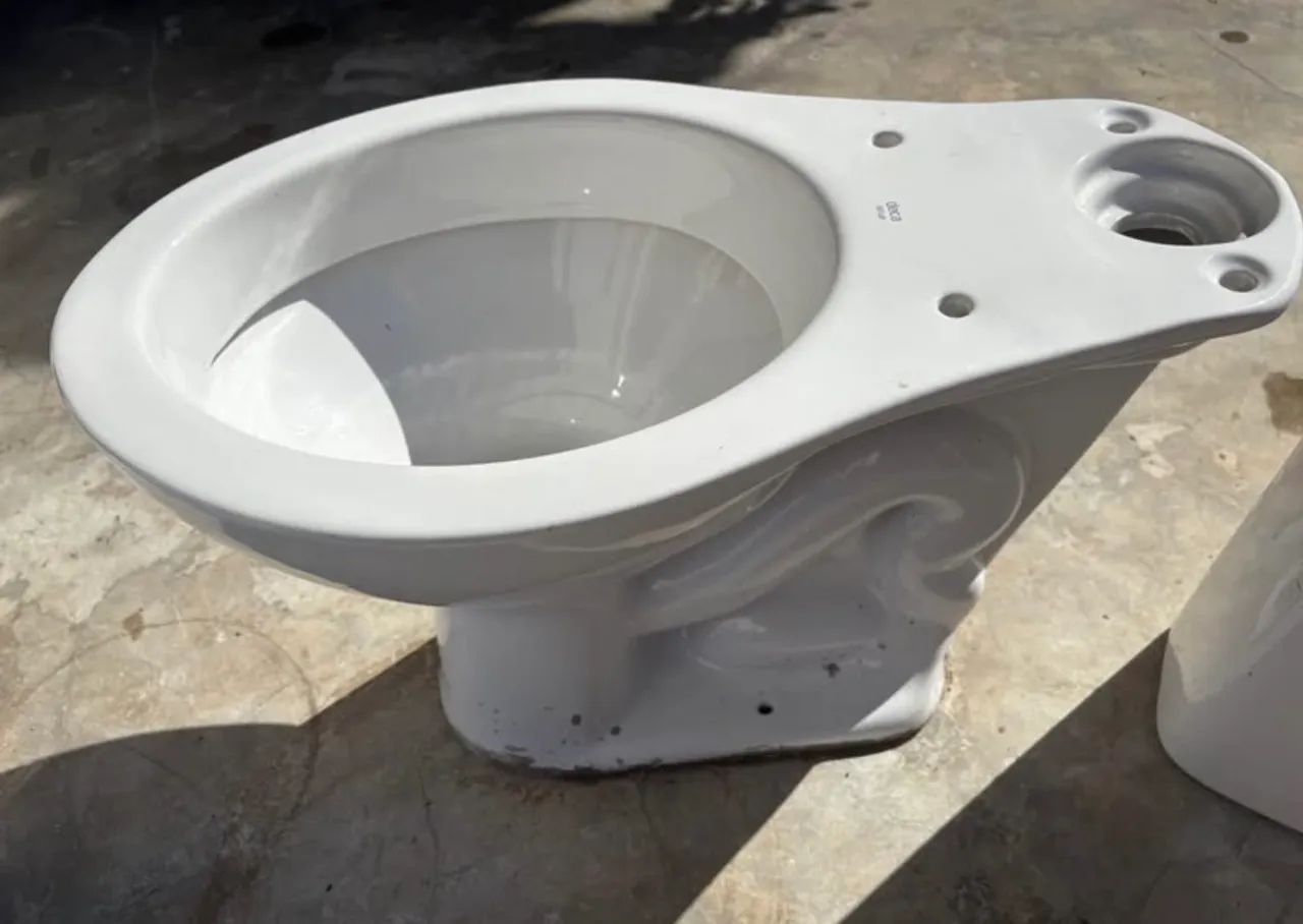Vaso sanitário com caixa acoplada  - Foto 3