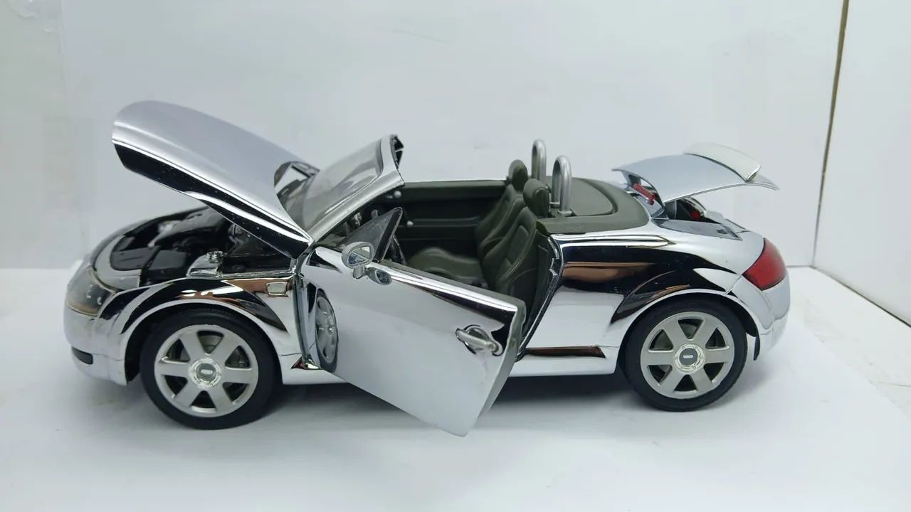 Miniatura Audi TT Roadster Série Cromo 1/18 - Hobbies e coleções