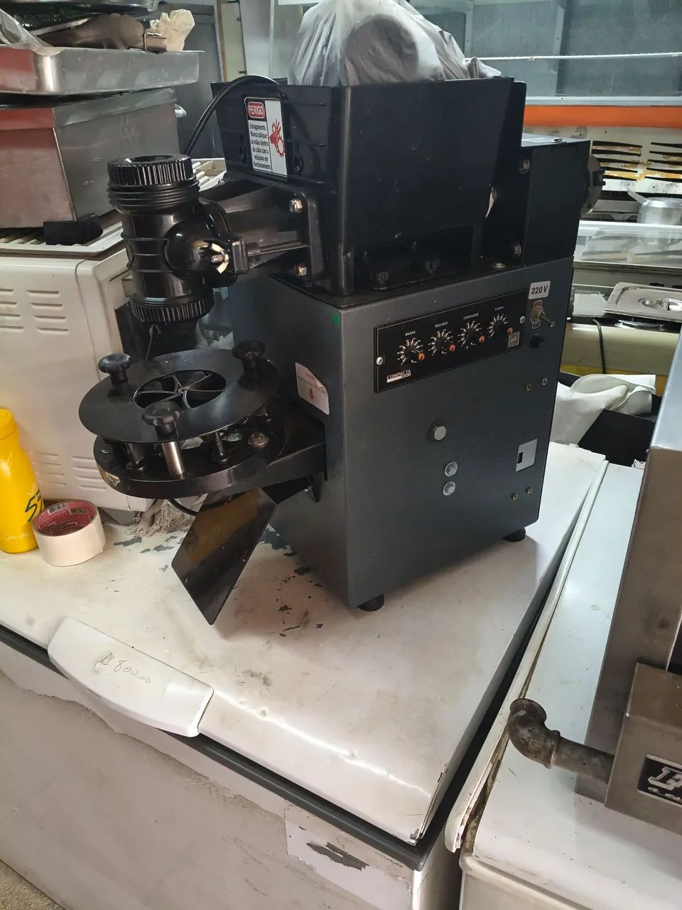 Máquina de fazer salgados compacta print 