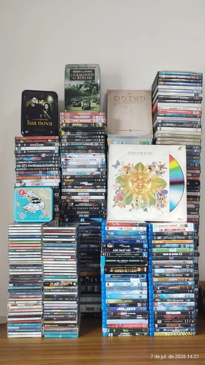 Coleção de Blu Ray , DVDs, CDs e Laser Disc 