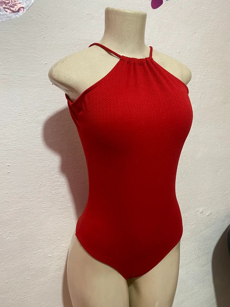 Maiô vermelho composto texturizado