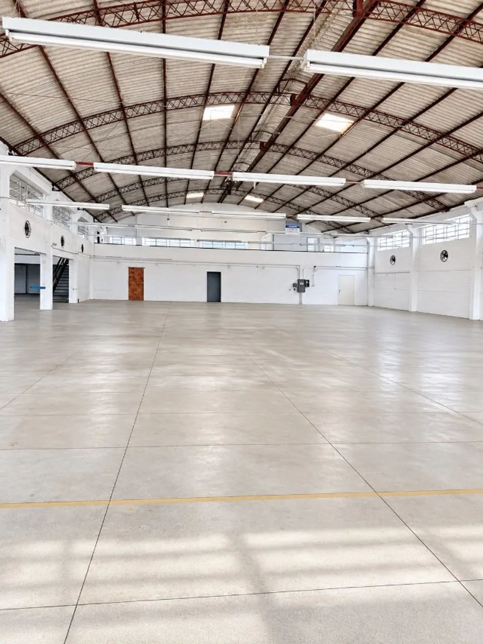 Galpão Comercial 728 m² com Mezanino para Aluguel - Foto 2