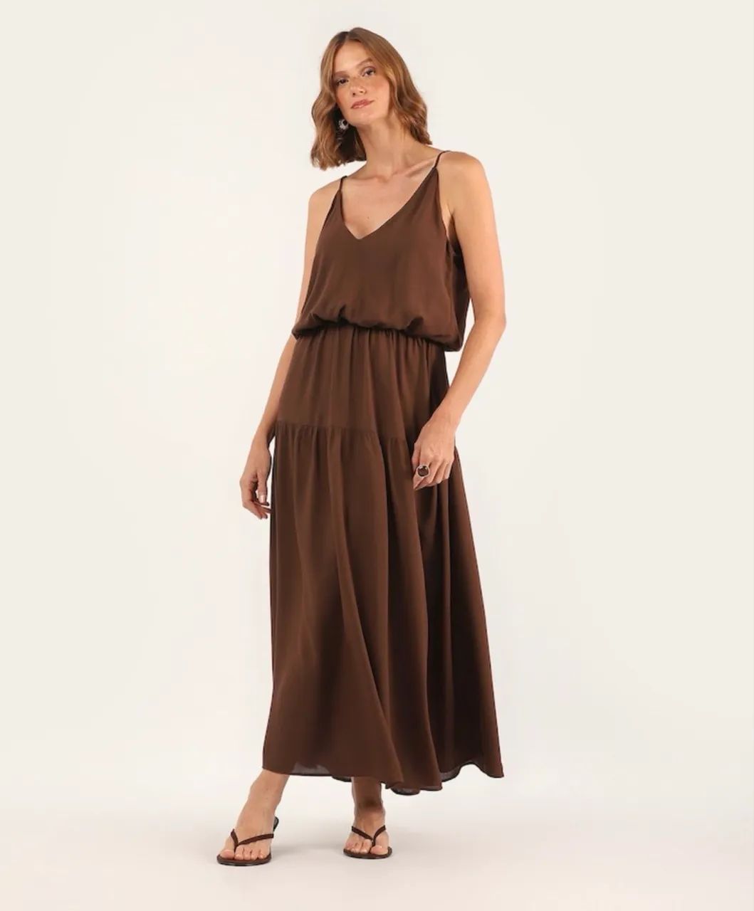  Vestido midi amplo acinturado decote V - Marrom