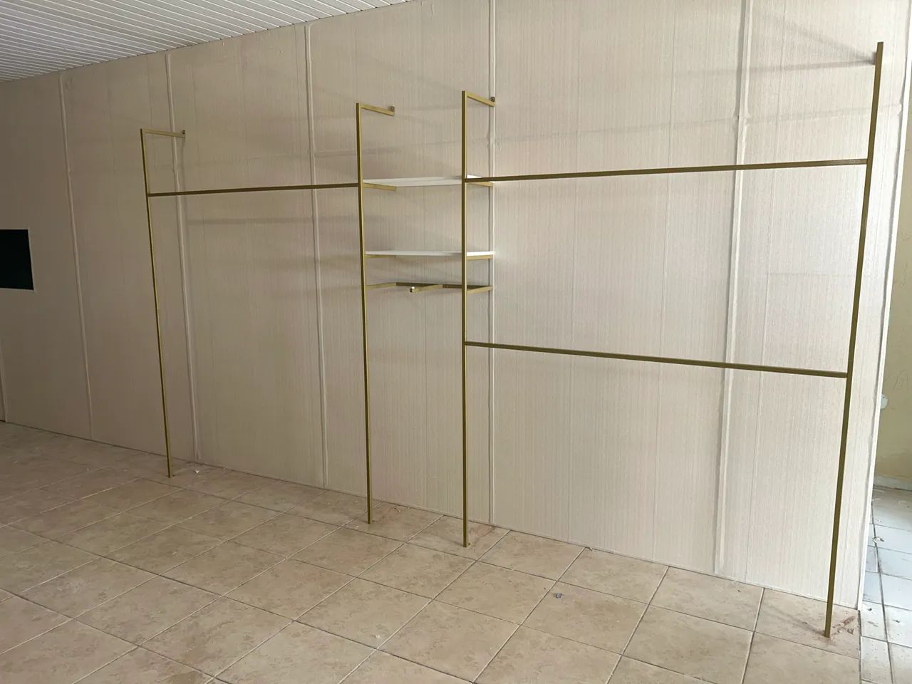 Arara de parede com prateleiras - Foto 4