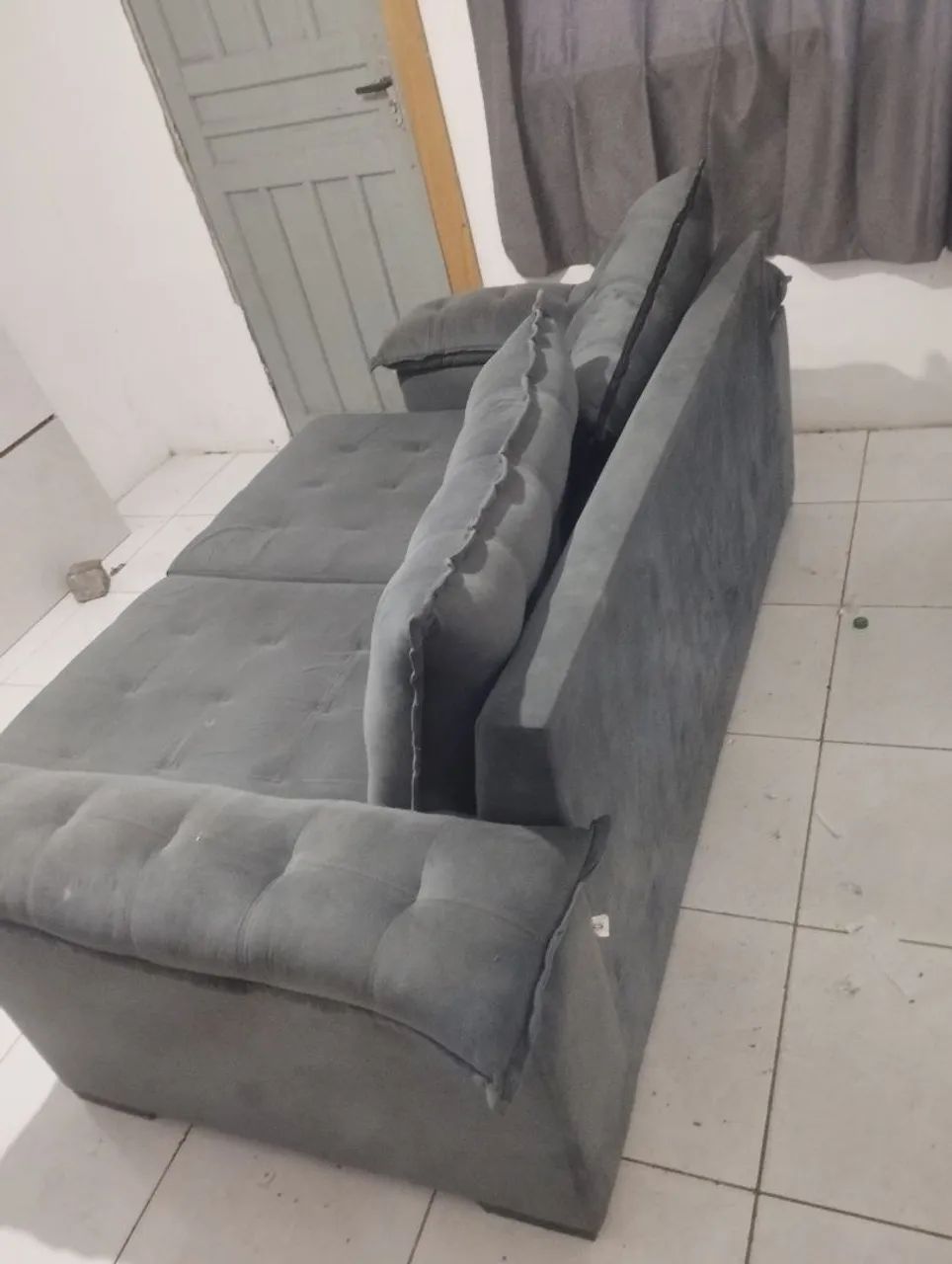 Sofá cama ,tipo retrátil ,bem grande e espacoso - Foto 5