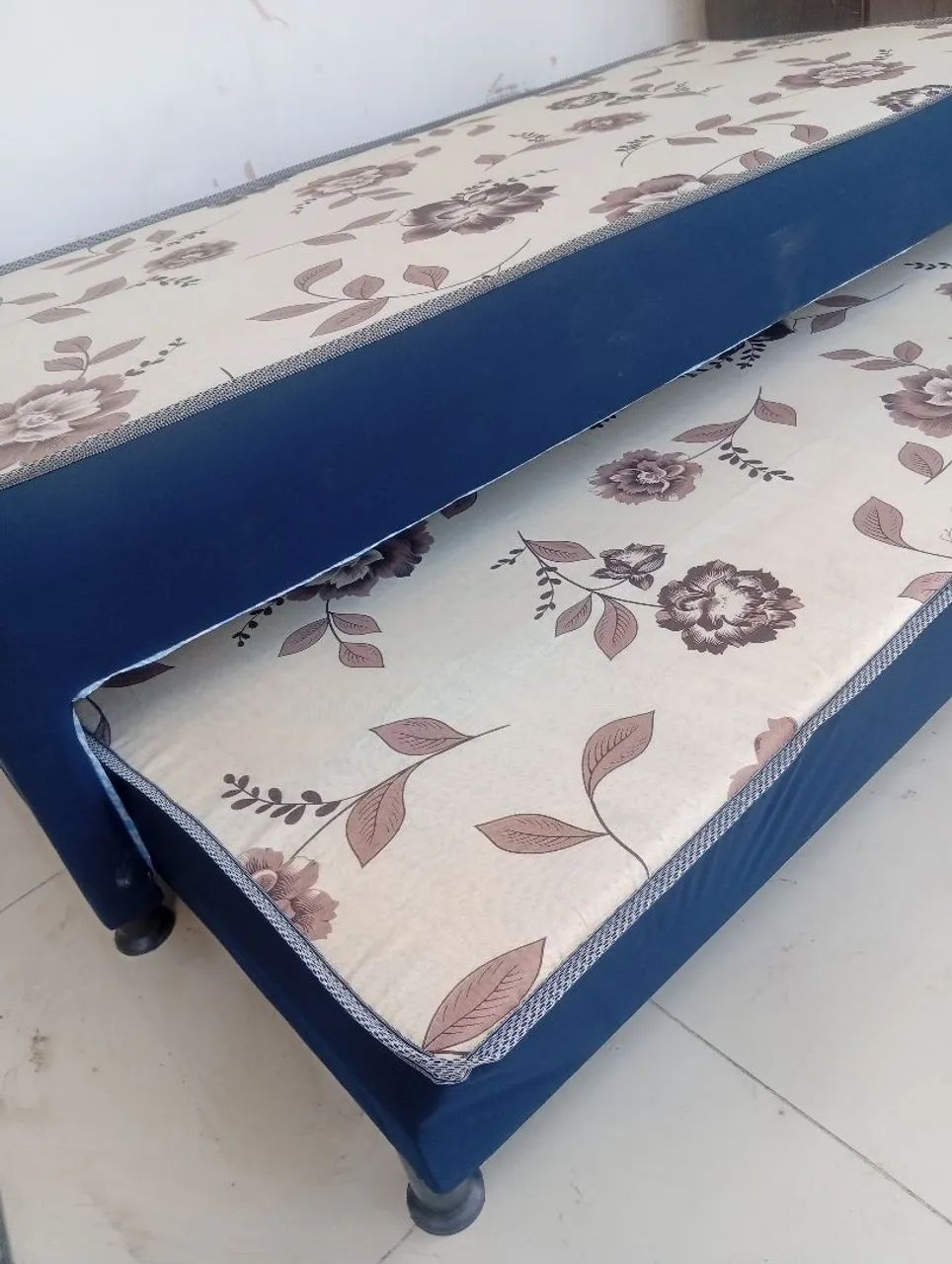 Cama solteirão com oxilia telefone *23