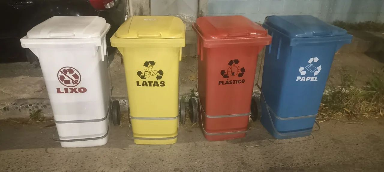Lixeiraa usadas e novas438562286428508161