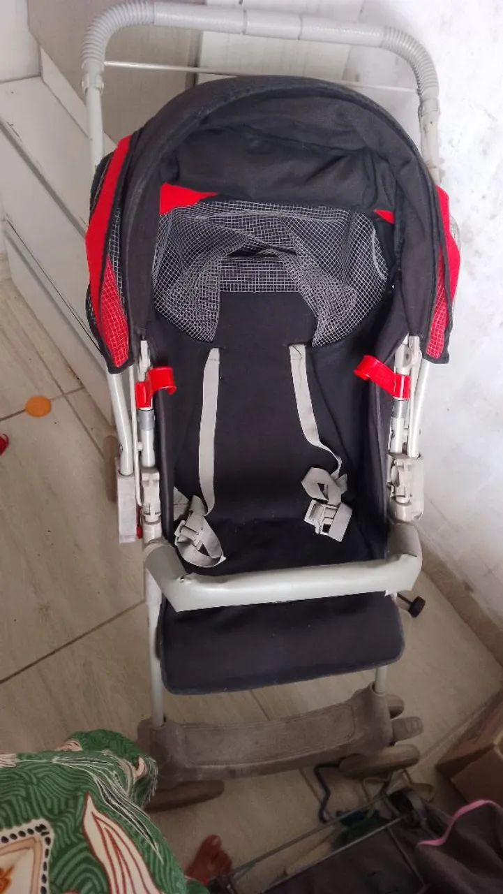 Carrinho de bebê e bebê conforto  - Foto 2