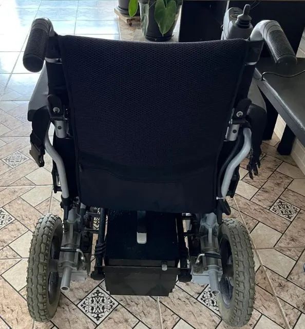 Cadeira de rodas motorizada  - Foto 3