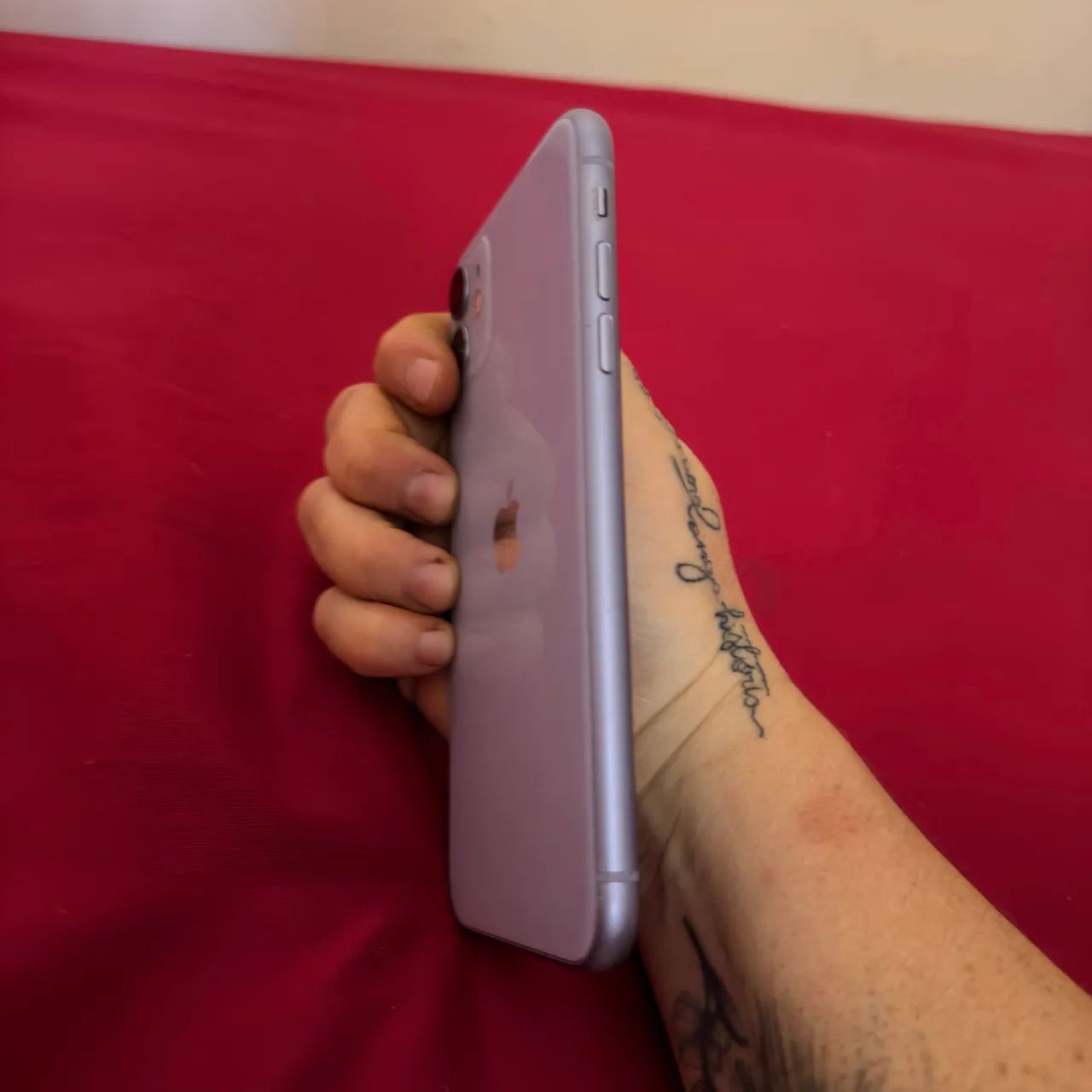 iPhone 11 64 gigas lilás impecável  - Foto 3