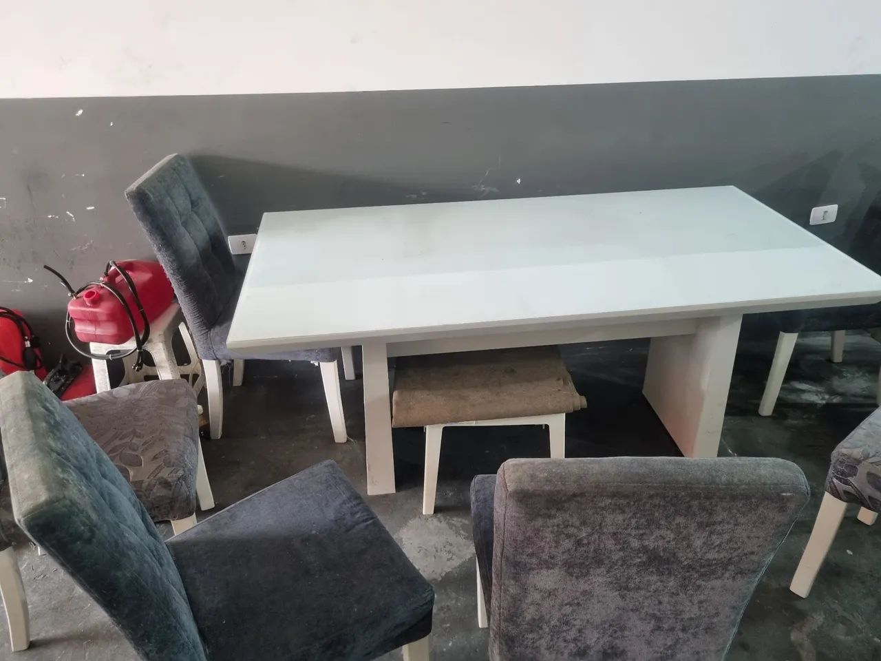 Mesa  com.6 cadeiras