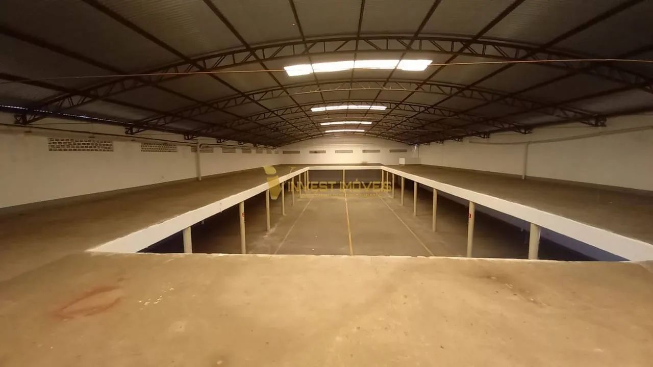 Barracão com 980m² para alugar