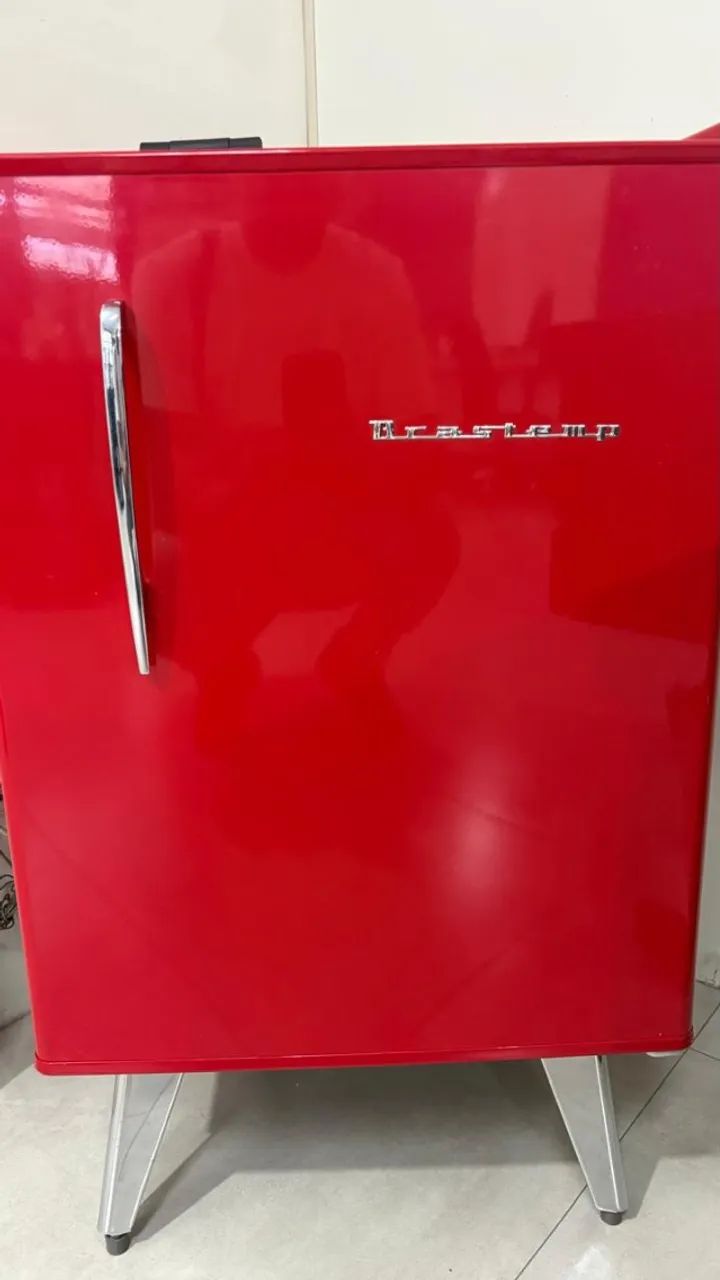 Frigobar retrô Brastemp vermelho