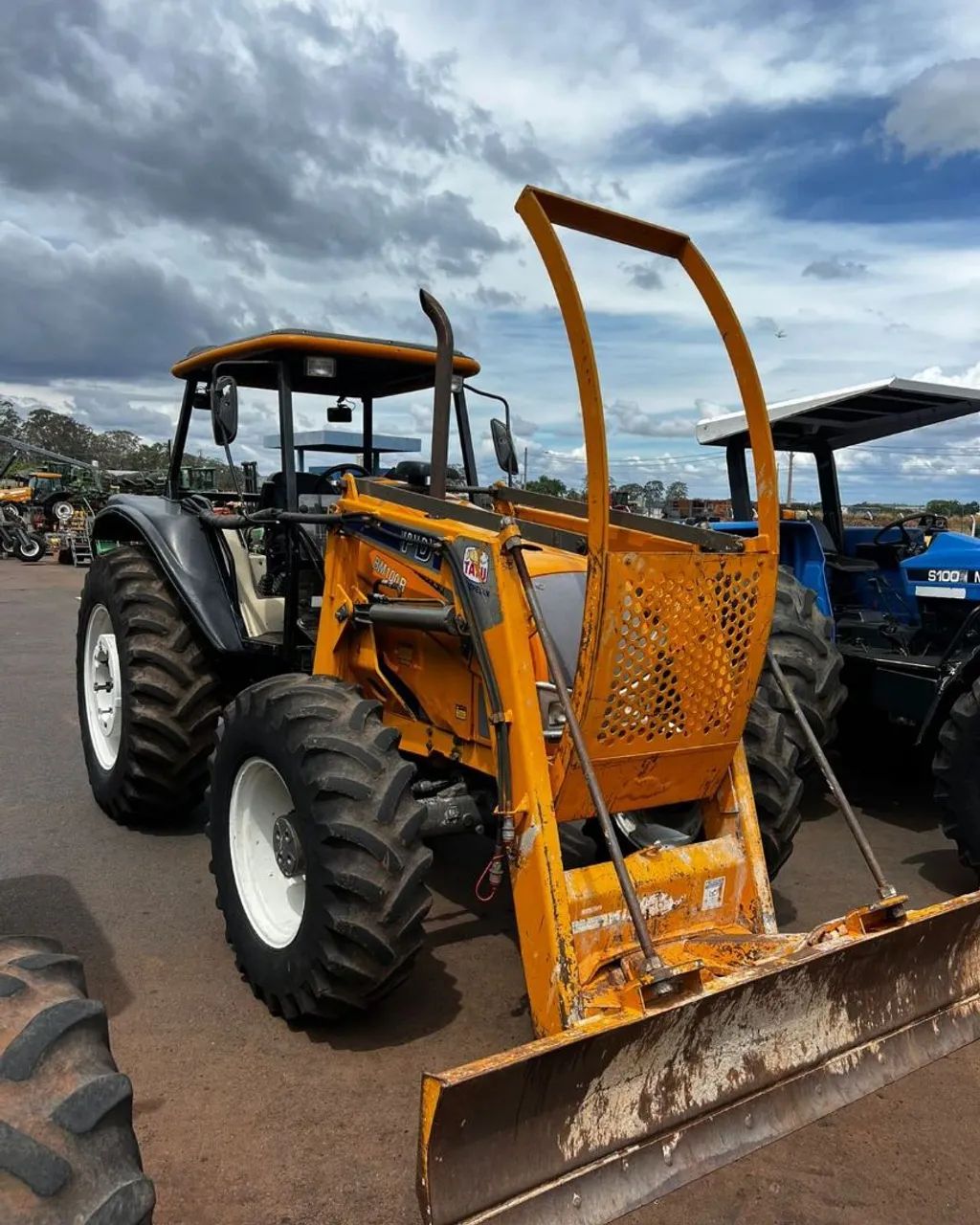 TRATOR VALTRA  - Foto 2