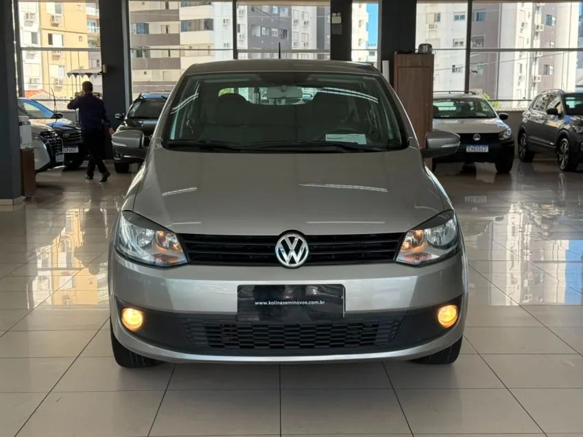 Volkswagen Fox 1.0 MI Total Flex 8V 5P 2014 - Foto 2