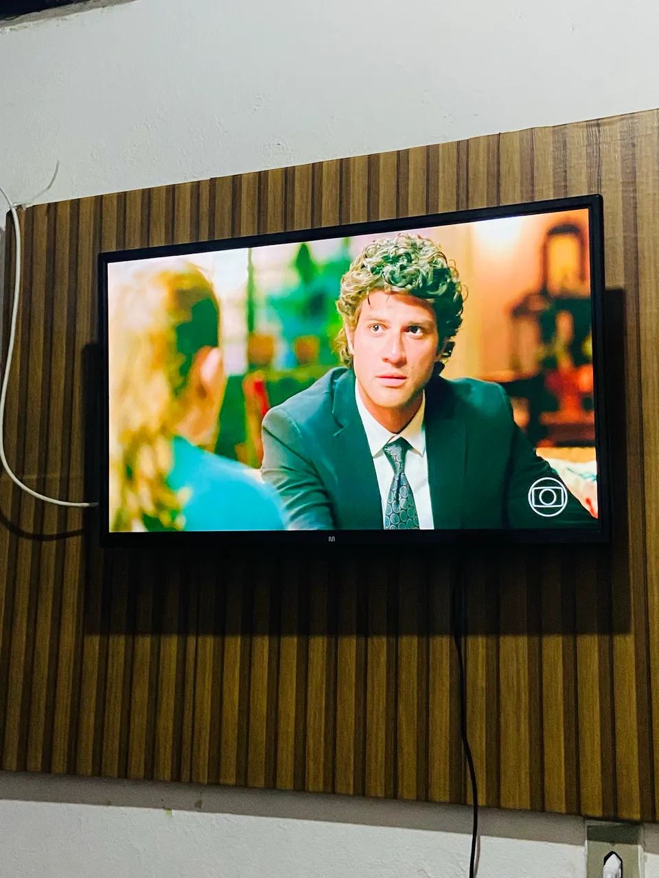 Smart TV Multi Android 32 polegadas Wi-Fi Bluetooth comando de voz 