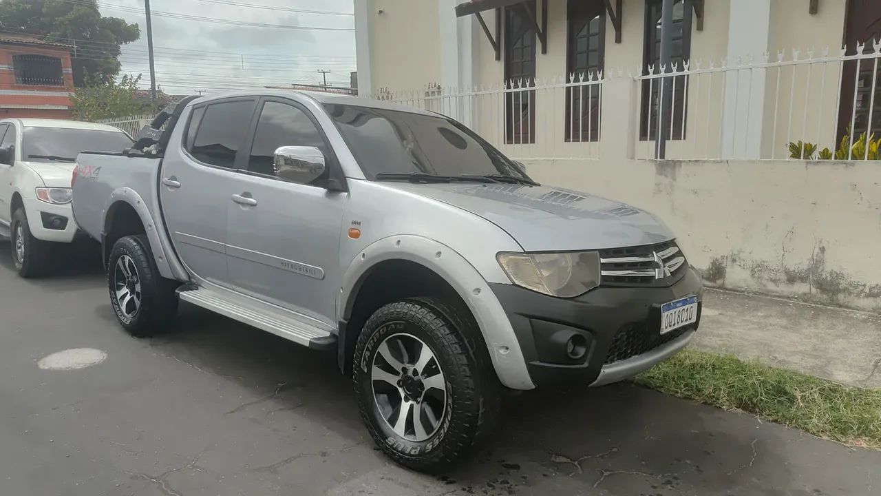 Mitsubishi L200 Triton GLS 3.2 CD TB Int.diesel MEC 2013 - Foto 5