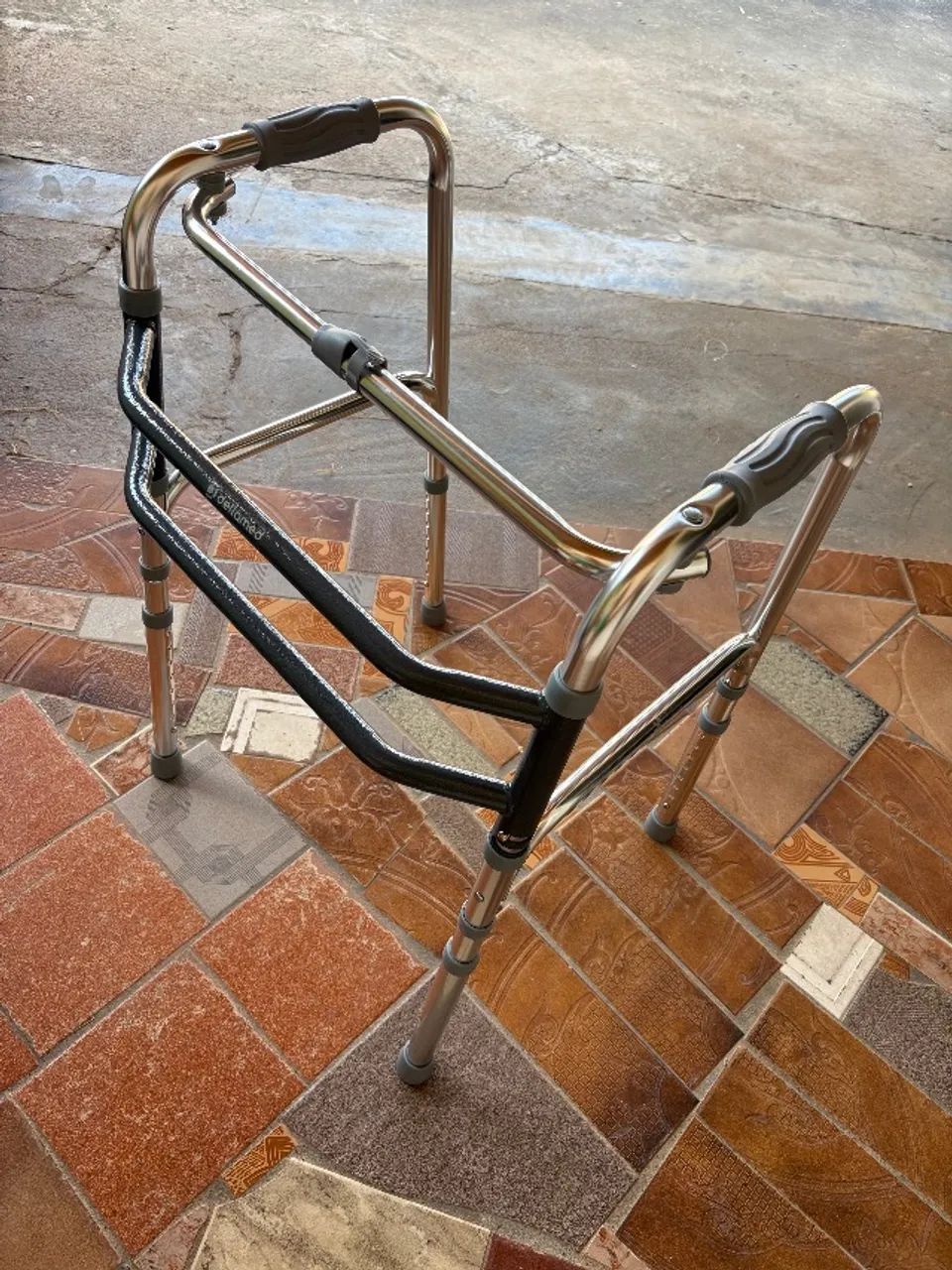 Andador Adulto Desmontável 