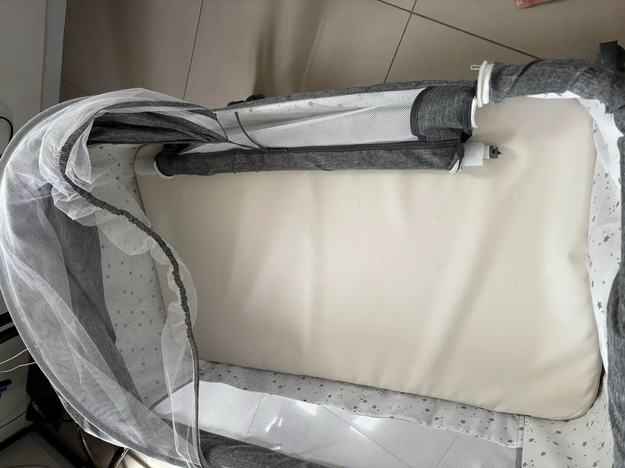 Berço portátil com encaixe na cama 