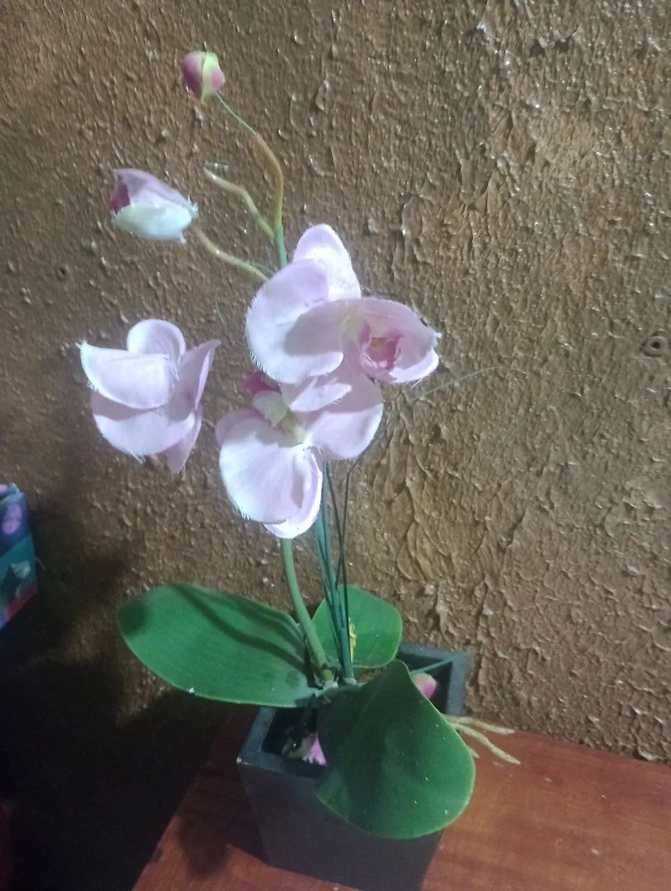 Relógio e arranjo flores interna artificial. - Foto 4