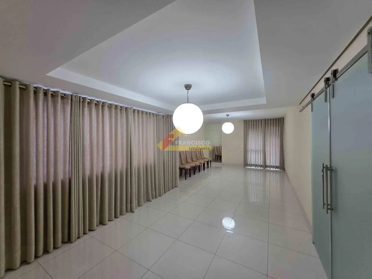Apartamento à venda, 4 quartos, 2 suítes, 2 vagas, Centro - Divinópolis/MG