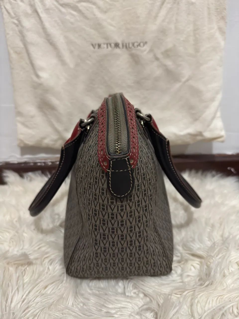Bolsa Victor Hugo Preta e Vermelha  - Foto 2