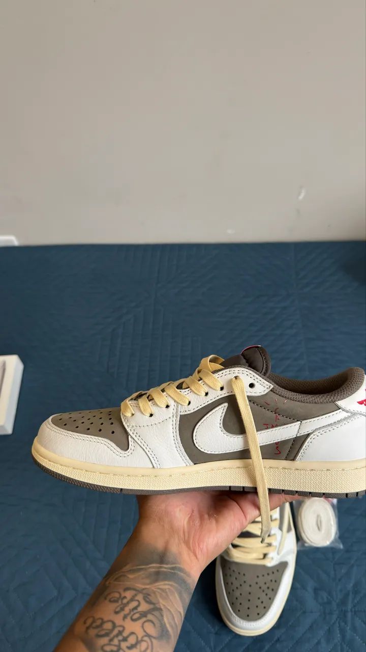 AIR JORDAN 1 TRAVIS SCOTT - Foto 3
