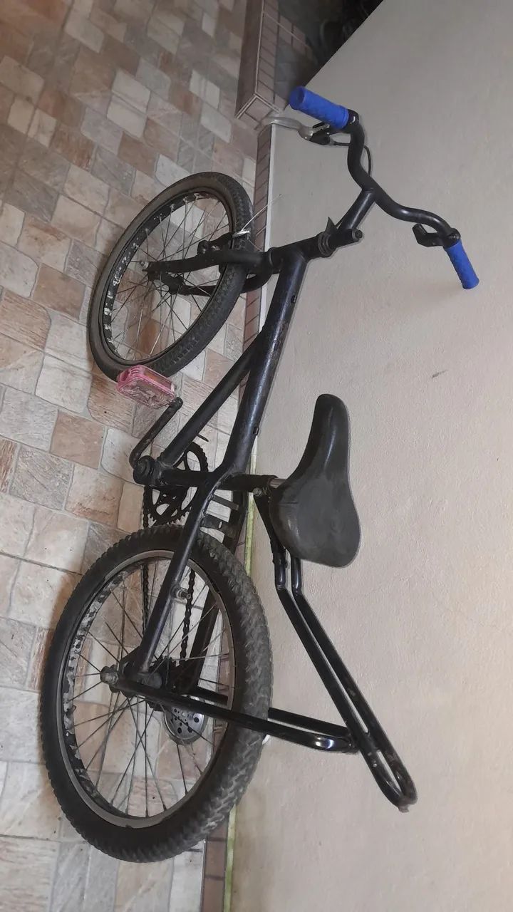 Vendo aro 20 preta - projetinho/ grau