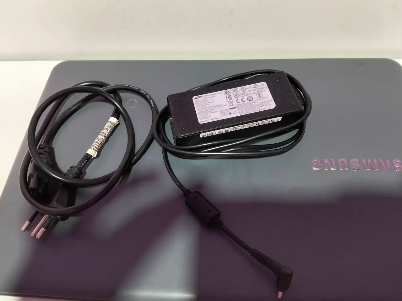 Nootbook Samsung essencials E20 