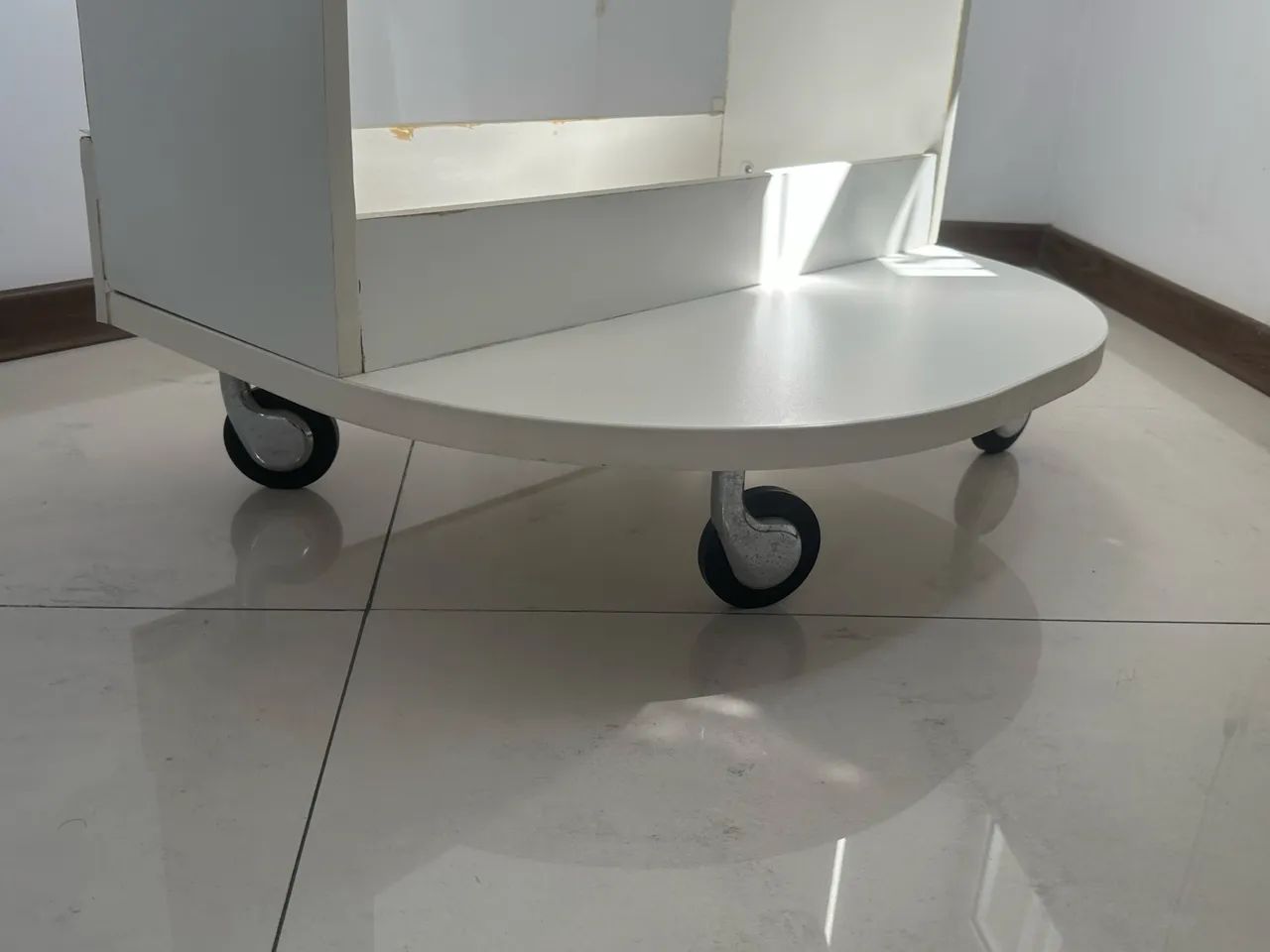 Mesa arredondada para café ou impressora de fórmica branca - Foto 5