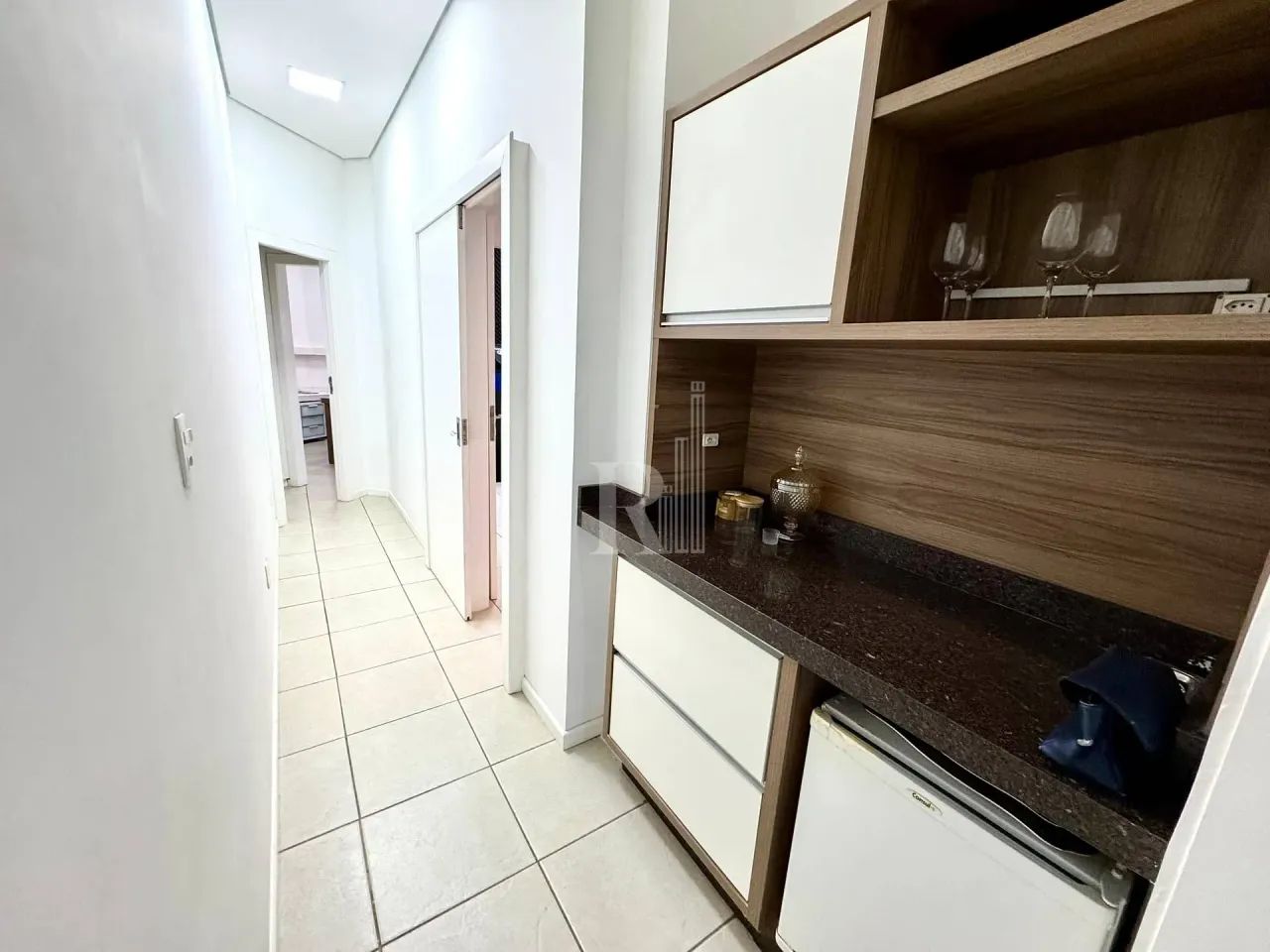 Sala para locação MOBILIADA próximo ao cartório e comércios, Centro, Tijucas. - Foto 3